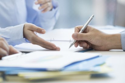 化粧品ビジネスの第一歩！薬事申請の基本と行政書士サポートのススメ