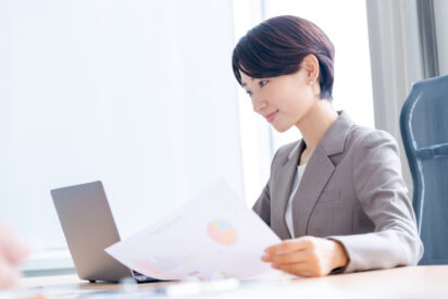 化粧品販売に許可は不要？初心者に必要な基本事項を、気になるポイントを網羅してご紹介